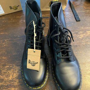 Dr. Martens, 1460 Smooth Leather Lace Up Boots, Size 8